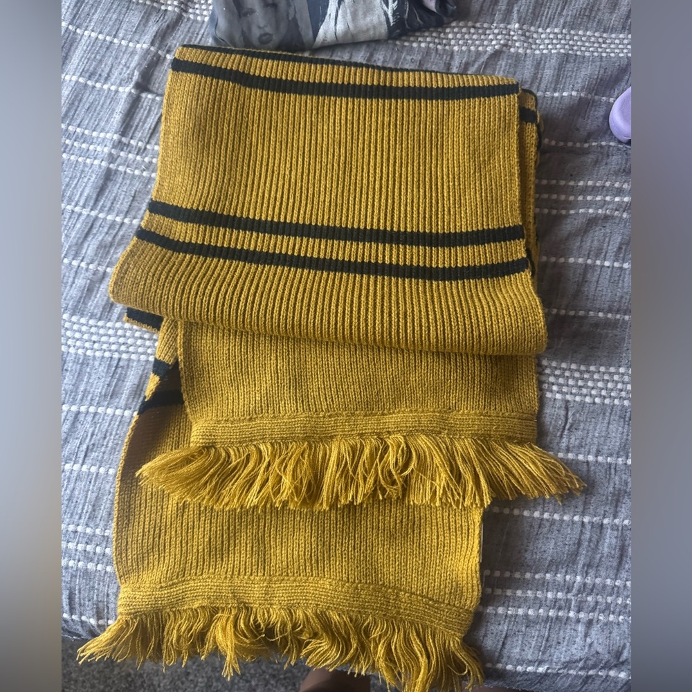 🧙‍♂️ Hufflepuff Harry Potter Scarf – Universal Studios Japan Exclusive 🇯🇵